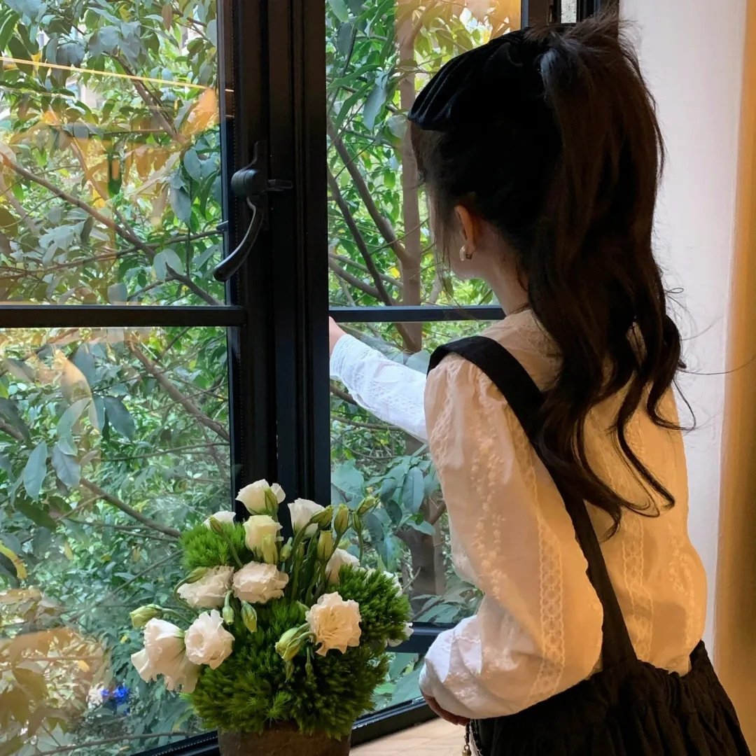 超级英雄女孩:星际游戏